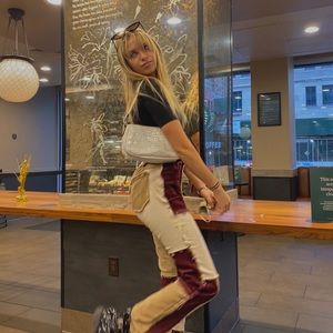 Meet your Posher, Eva